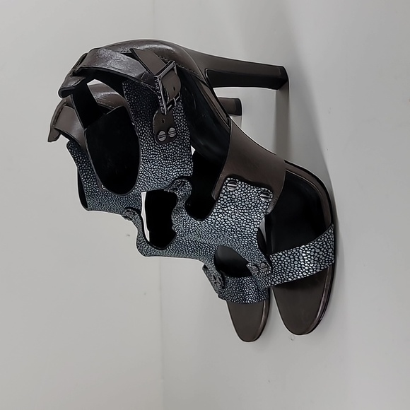 Tory Burch Teagan Stingray Brown Blue Leather Caged T Strap Sandal. - Picture 4 of 11